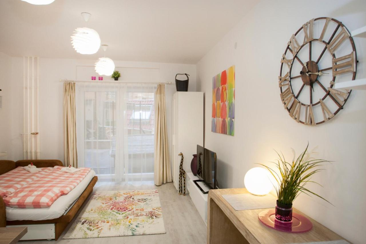 Hanna Studio Is In The Heart Of Pest Broadway Apartment *